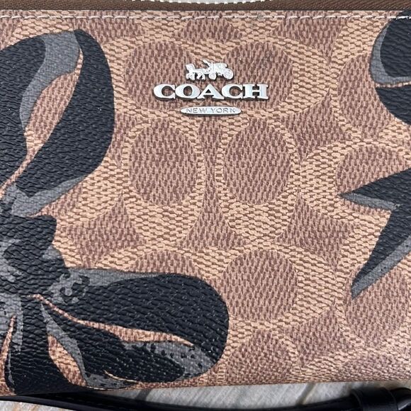 Coach Long Zip Around Wallet In Signature Canvas With Bow Print Bag Purse - Picture 3 of 6